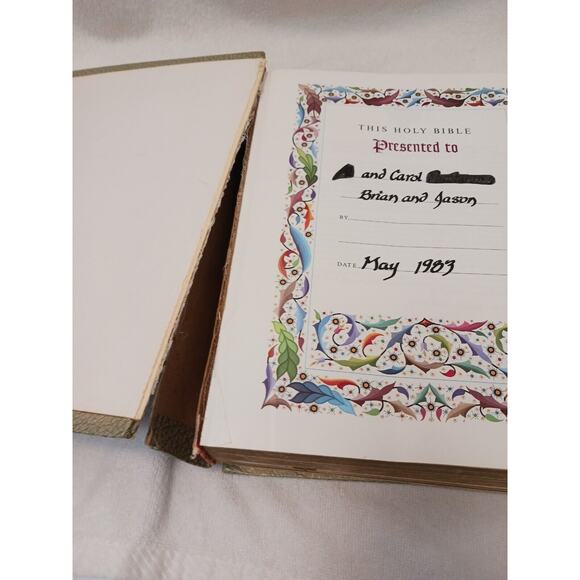 Heirloom Bible with PRESSED ROSE INSIDE! DRIED LONG STEM 1980s VNTG - Picture 11 of 16